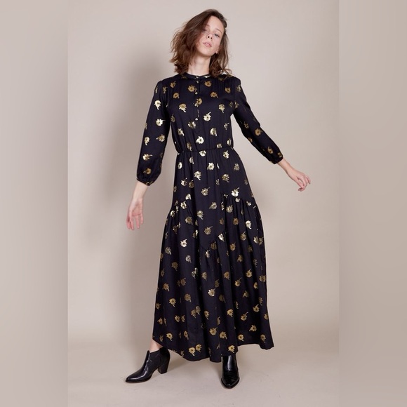 Warm Dresses & Skirts - Warm NY Ladyland Maxi Dress
Black Metallic Gold
Long Sleeve
Size 1 Small
$575